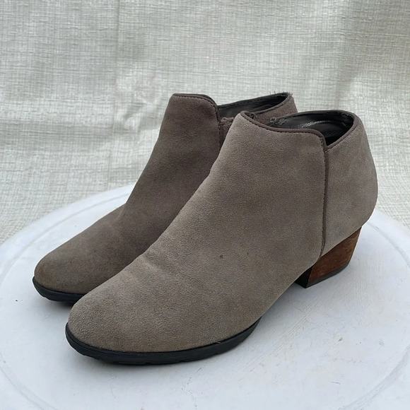 Blondo Women’s Waterproof Villa Booties - Picture 1 of 10